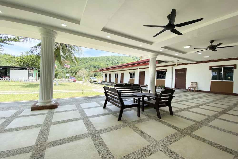 OYO Home 90319 Ambong Bay Resthouse Homes photo 4