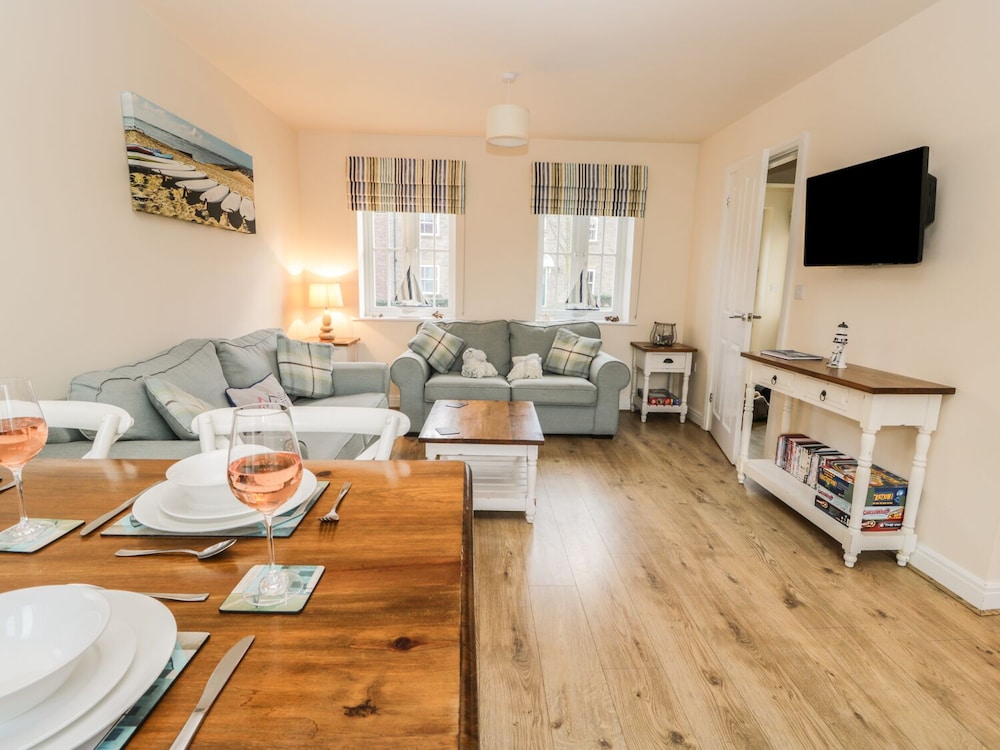 Dotty's Sunshine Cottage view 5