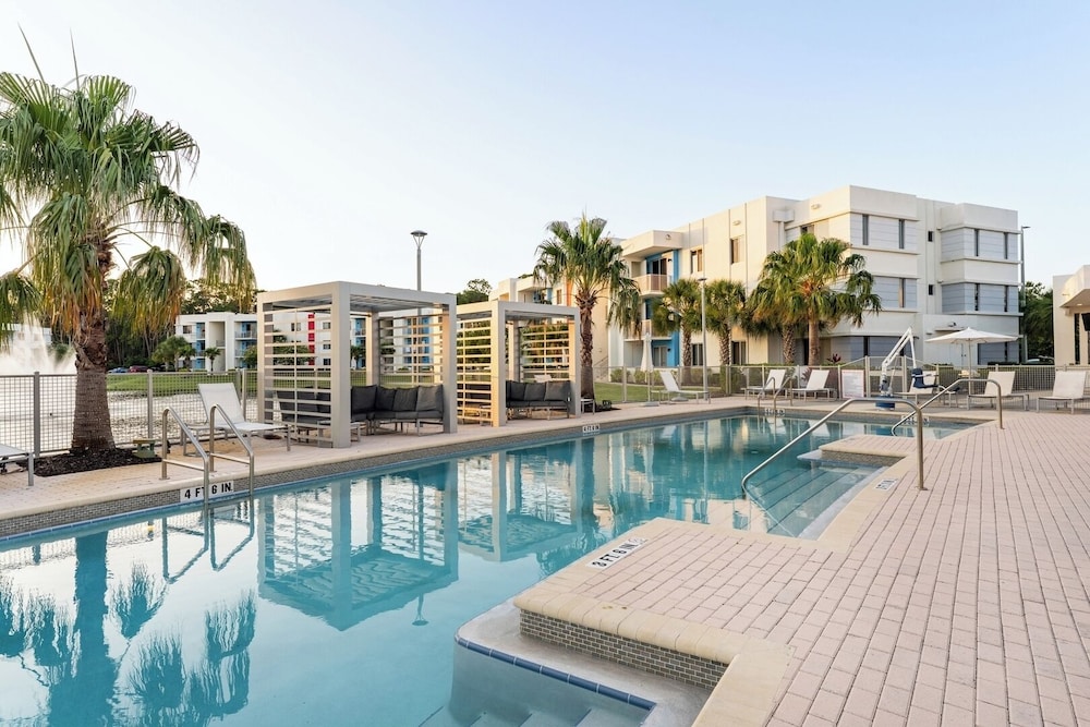 Daytona 3BR Getaway Pool, Gym, Pet Friendly
