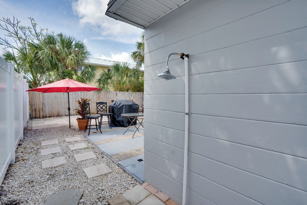 Walk to Redington Beach: Renovated Duplex w/ Patio