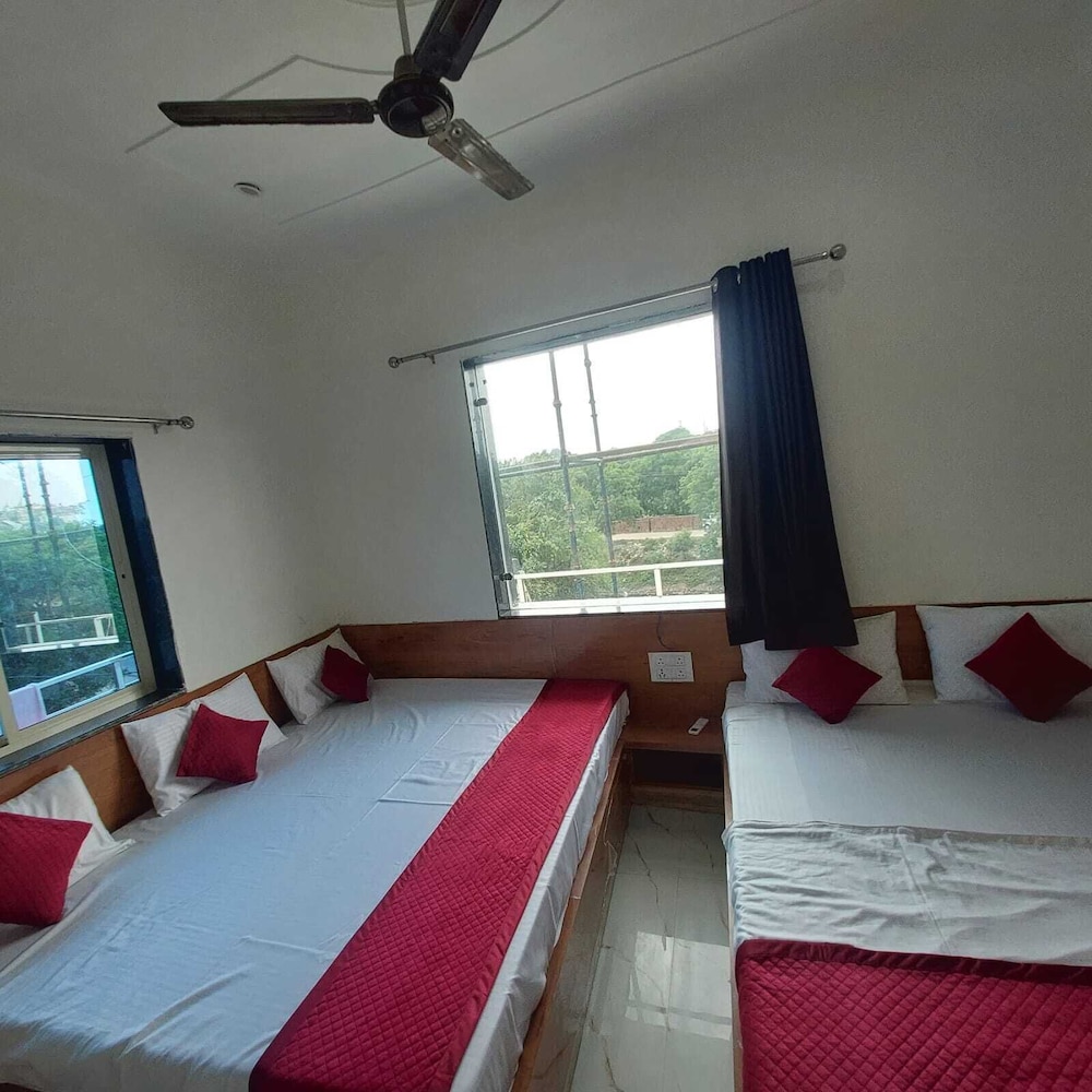 Ladlee Palace Guest House