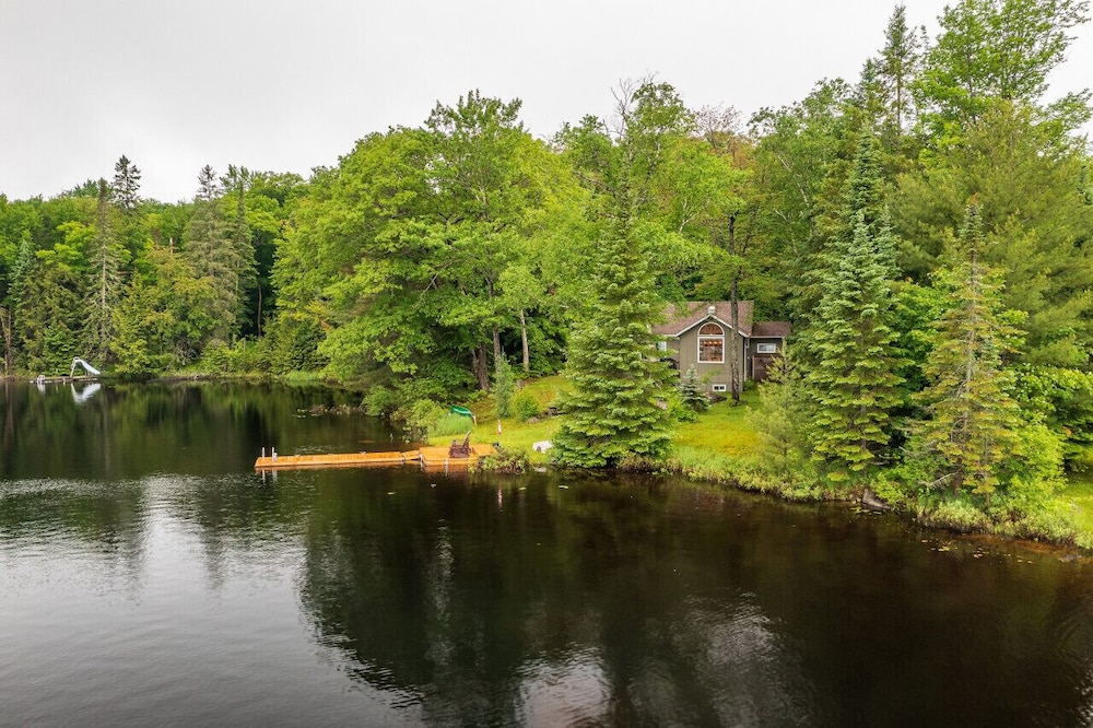 Bear Essentials Lakefront Hideaway