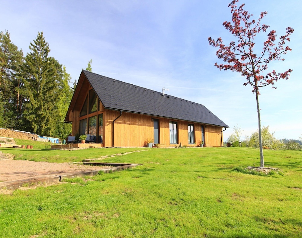 Apartment Near Pernstejn Castle in Smrcek