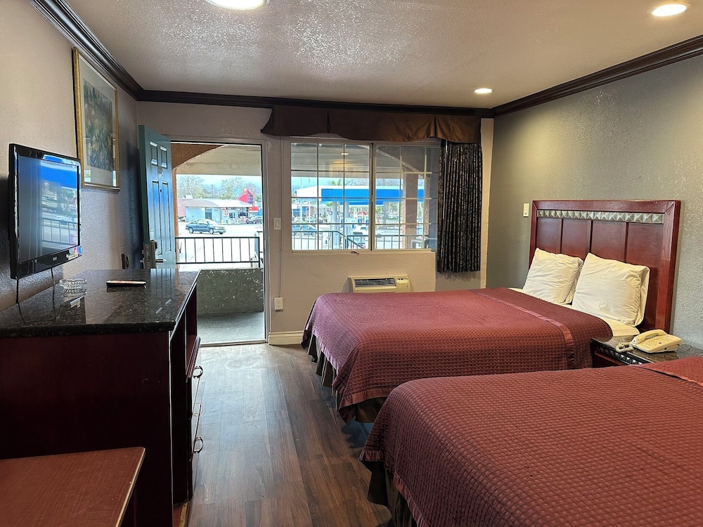 Corona Inn
