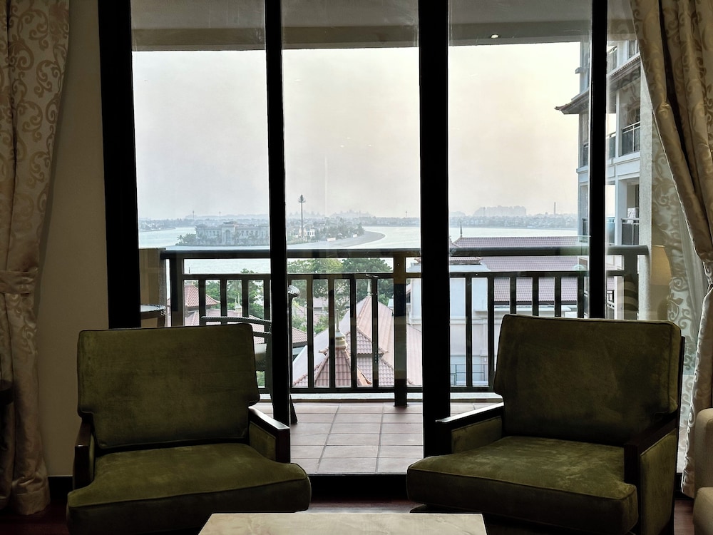 Lux BnB I Palm Jumeirah Resort I Palm Views