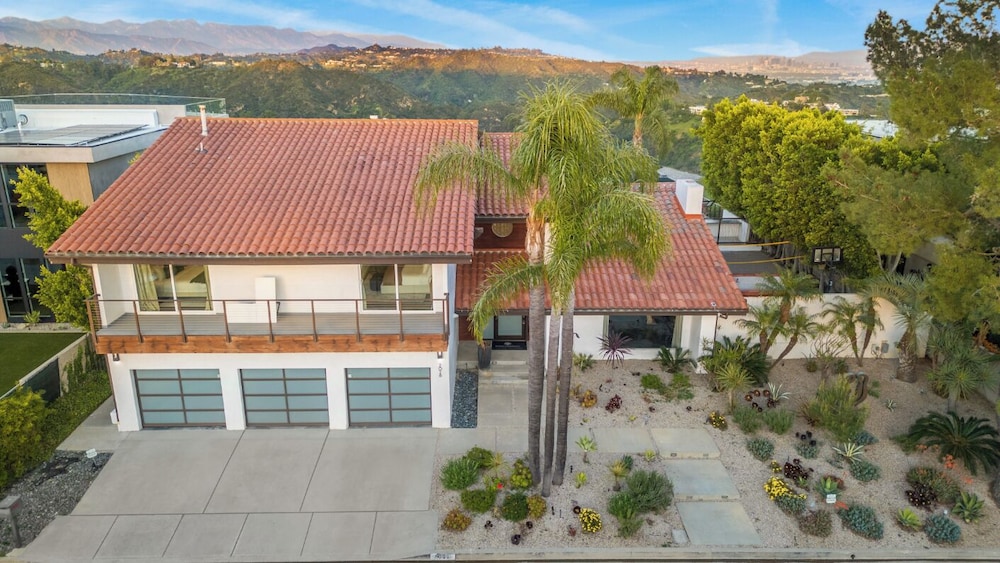 Stradella View - Bel-air Oasis w/ Infinity Pool & Stunning Panoramic Views