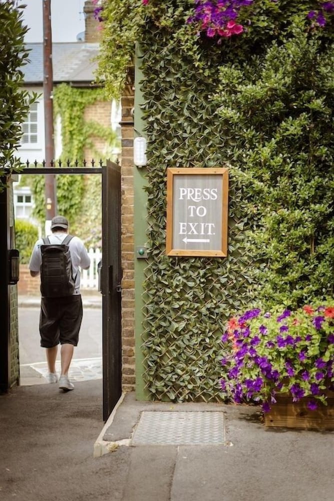 The Fox Pub & Inn