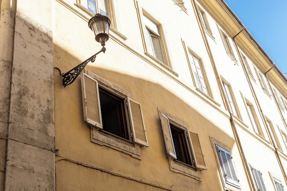 Pantheon Apartment
