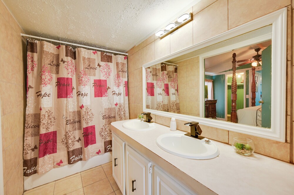 8 Mi to Dtwn Greenville: Pet-friendly Family Home!
