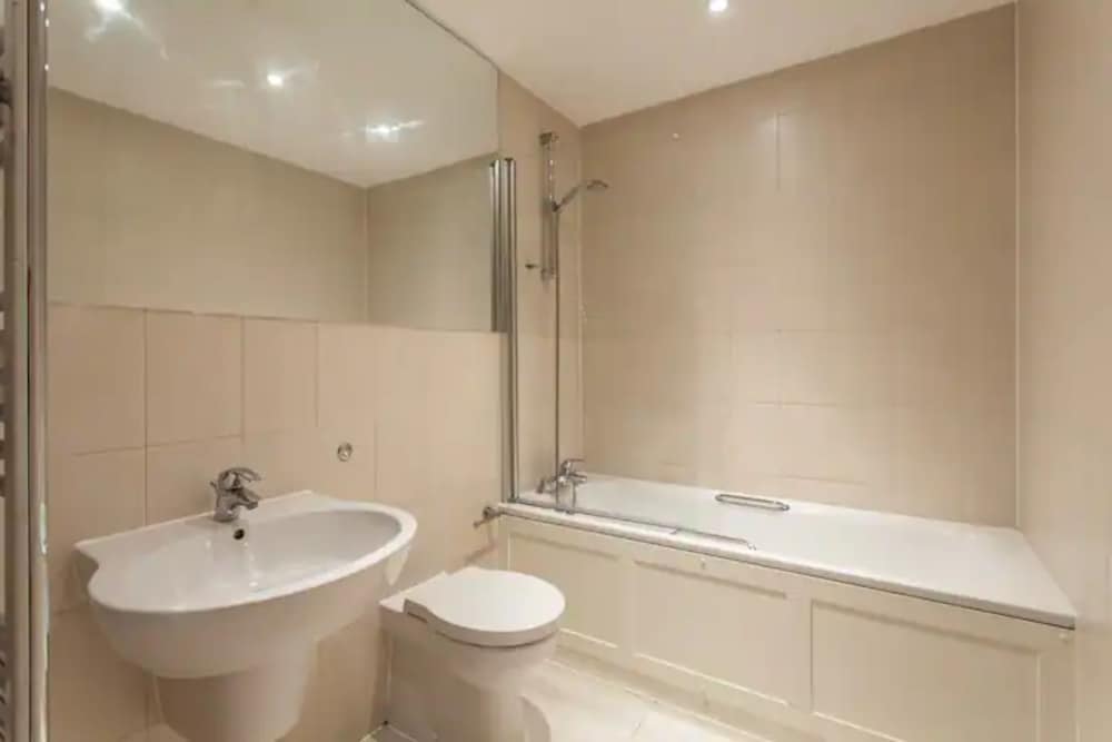 Cosy and Stylish 1bedroom Flat w/ Balcony, Camberwell!