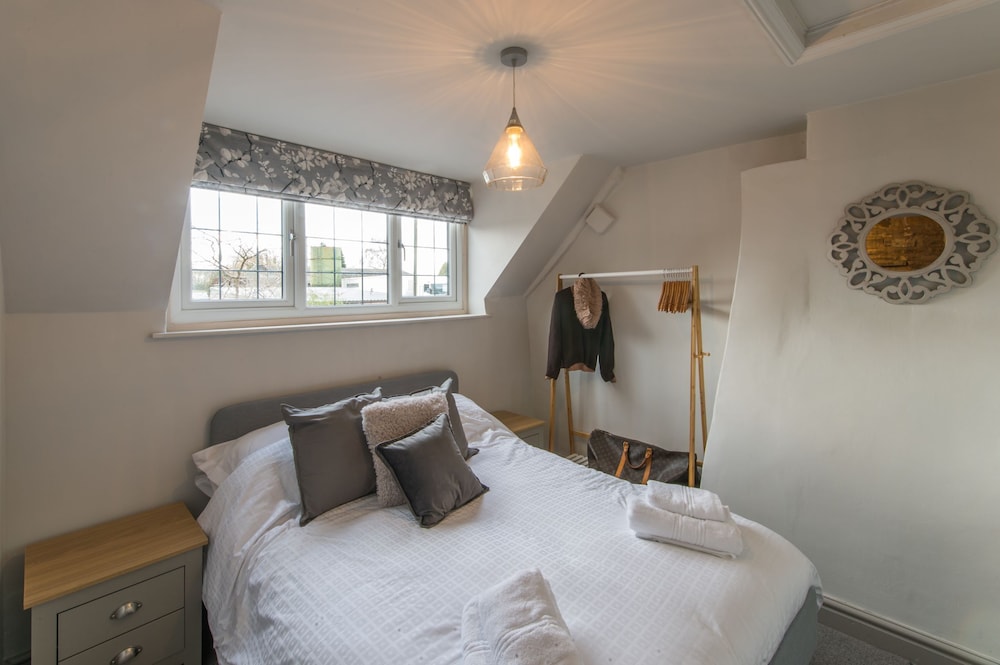 Cosy 2 Bedroom Cottage With Log-burner & Parking view 2