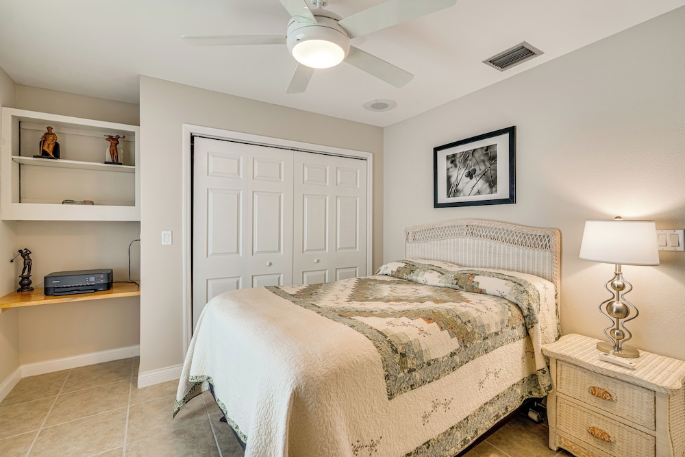 10 Mi to Beach: Poolside Paradise in Fort Myers!