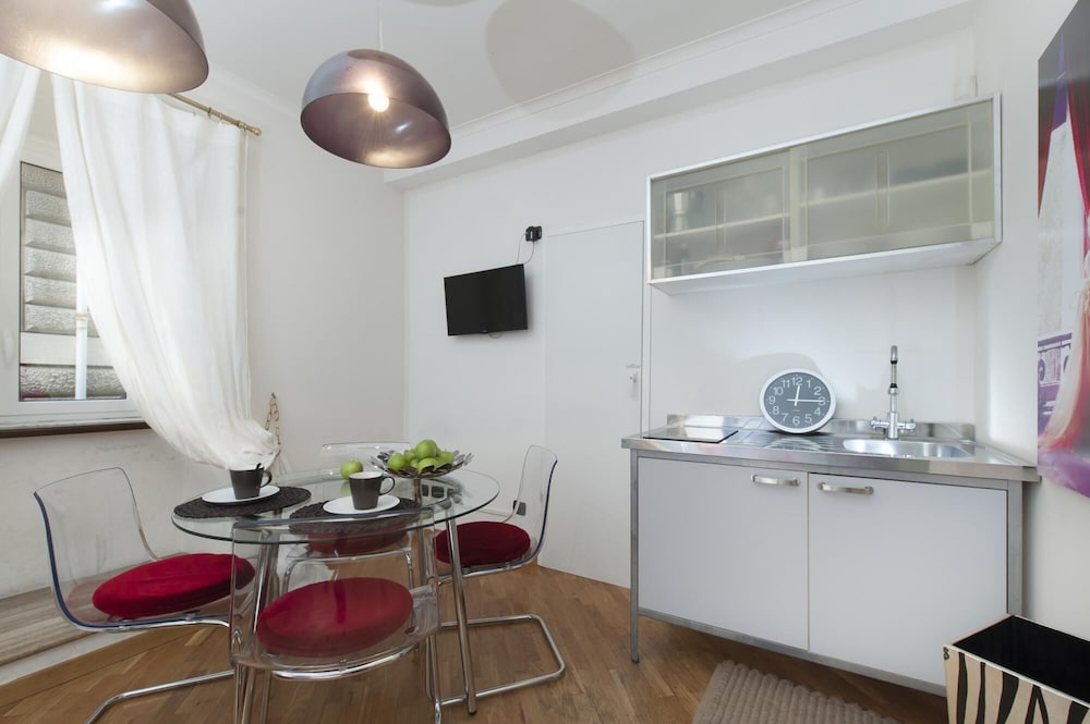 Corso in Roma With 3 Bedrooms and 3 Bathrooms