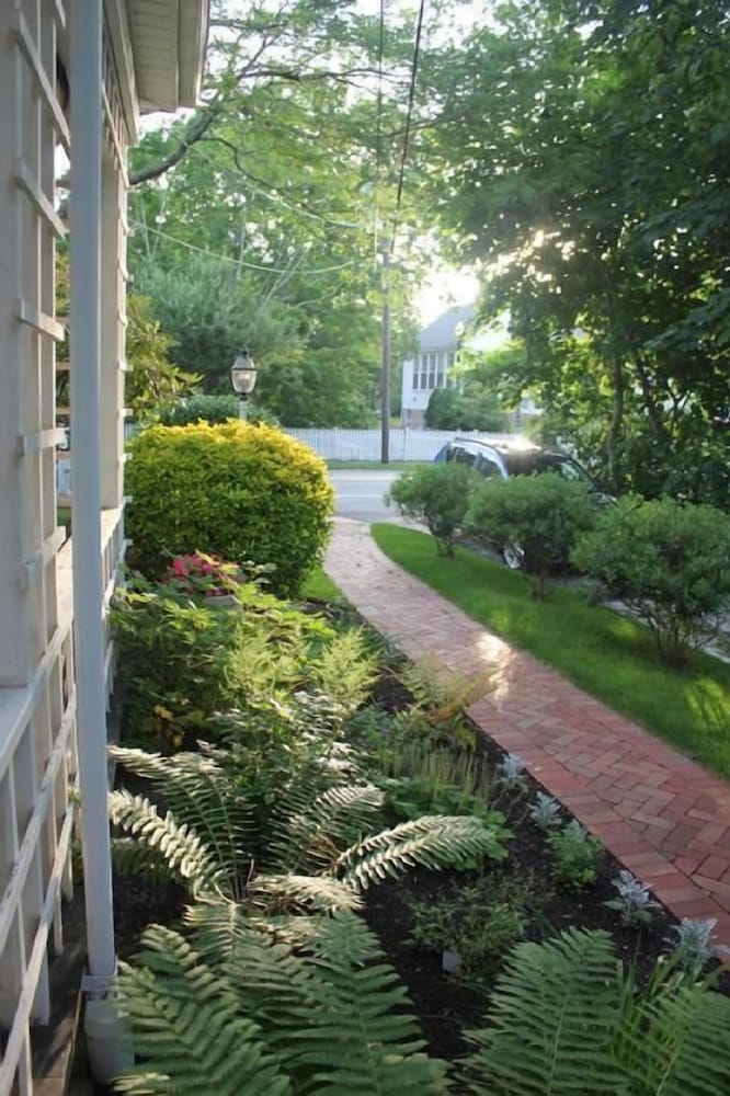 Captain David Kelley House Bed & Breakfast