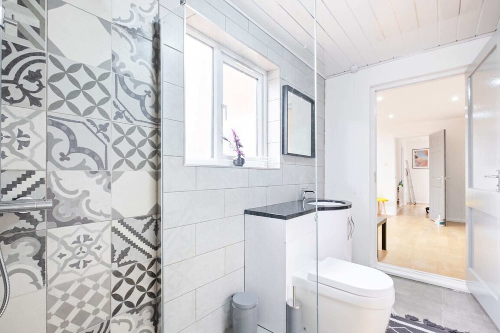 Bright 3 Bedroom House With Terrace, 16 Mins to Big Ben