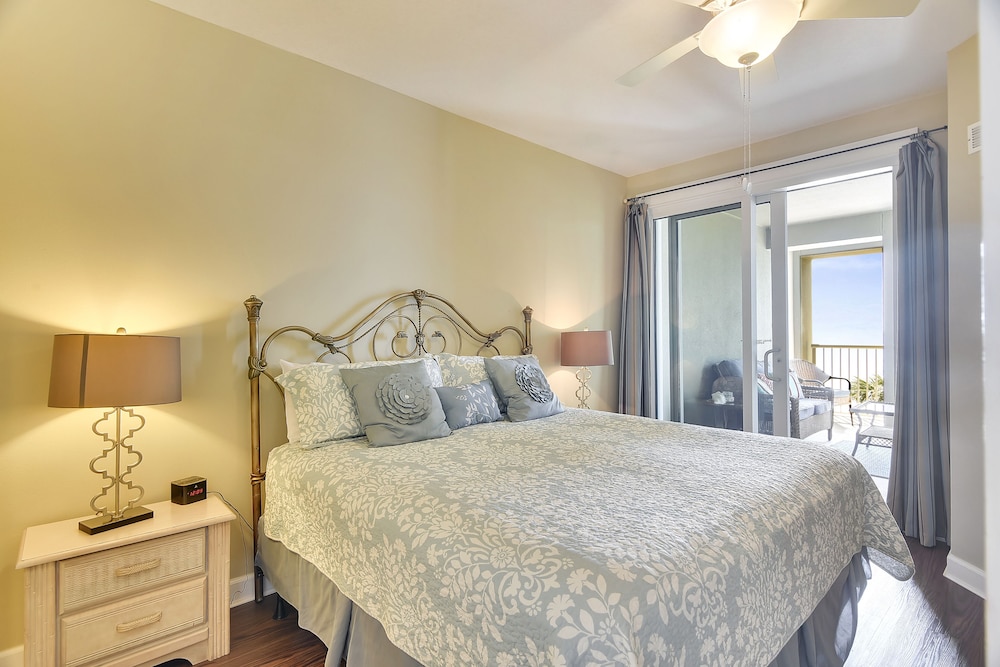 Grand Panama Beach Resort by Book That Condo