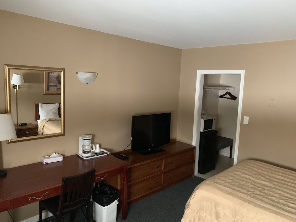 Village Inn & Suites