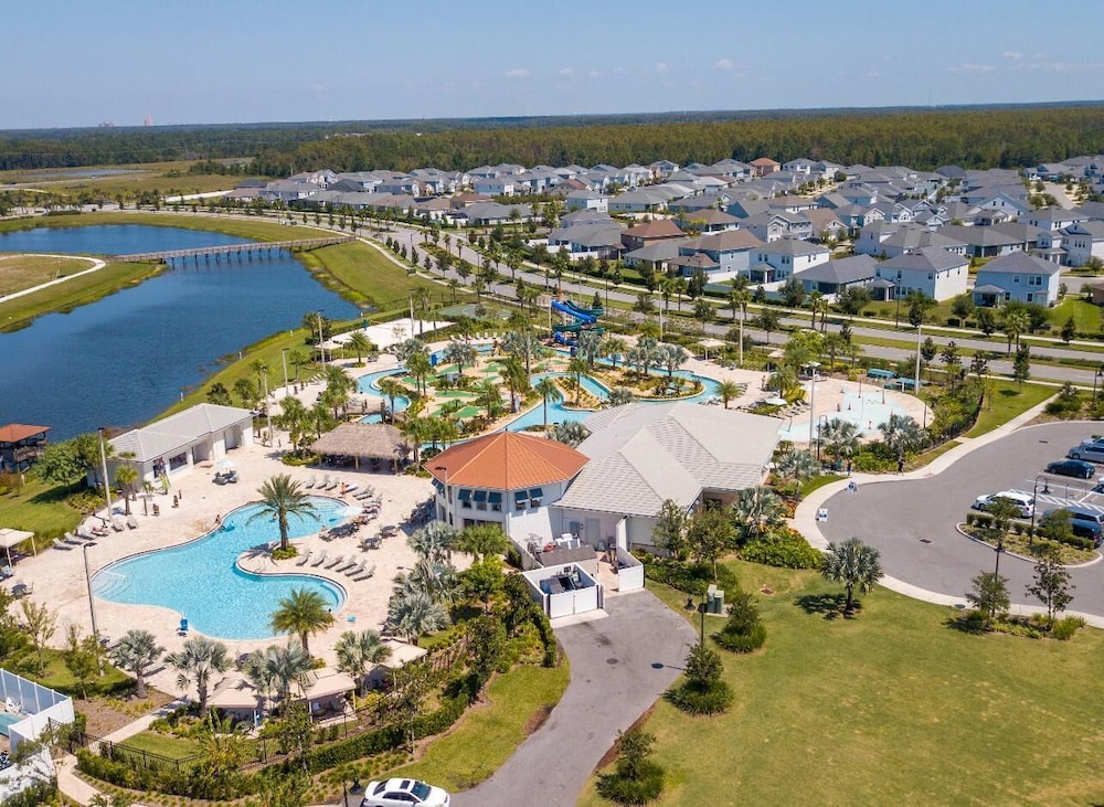 Amazing Townhome With Lake View at Storey Lake Resort