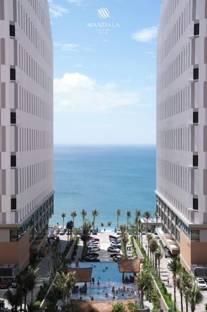 Apec Mandala Wyndham Suite Family