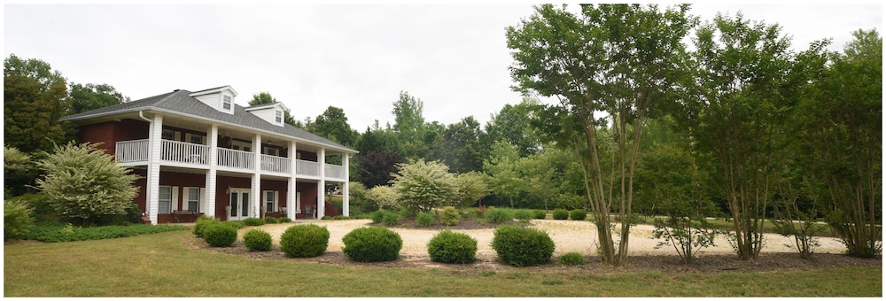 Country Music B&B Studios