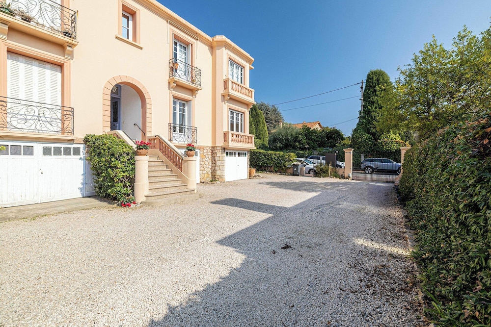 Warm Apartment - 2br/6p - Cannes/near Beach
