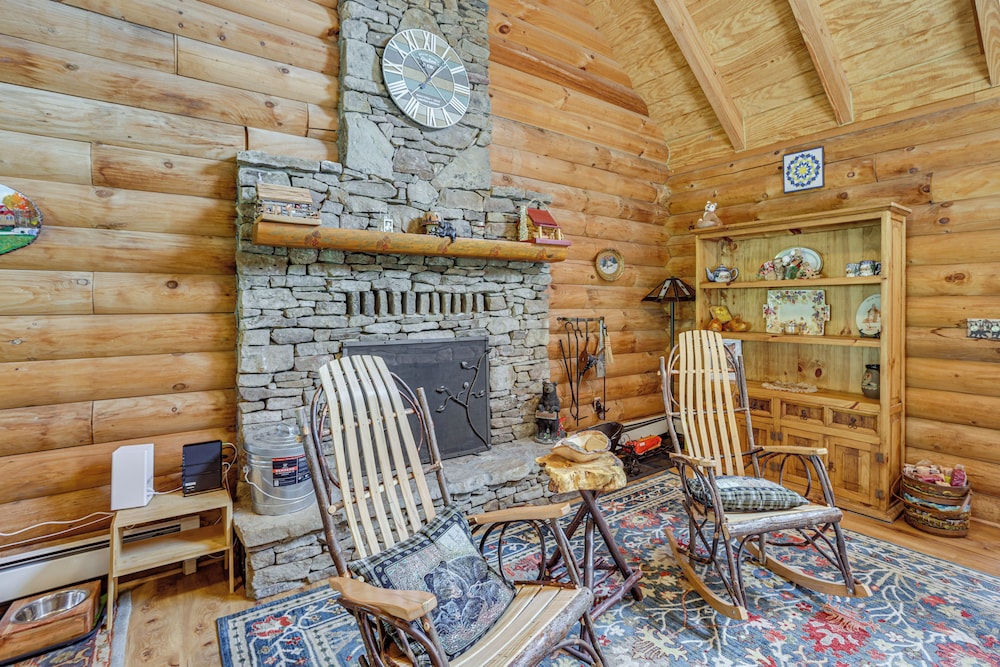 Hot Tub & Game Room: Deep Creek Winter Getaway
