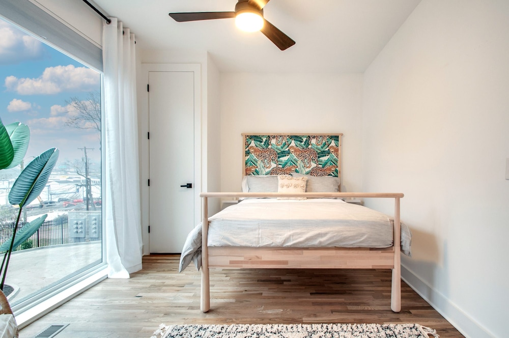 Rooftop DT City Views - Bluebird Karaoke - 14 Beds