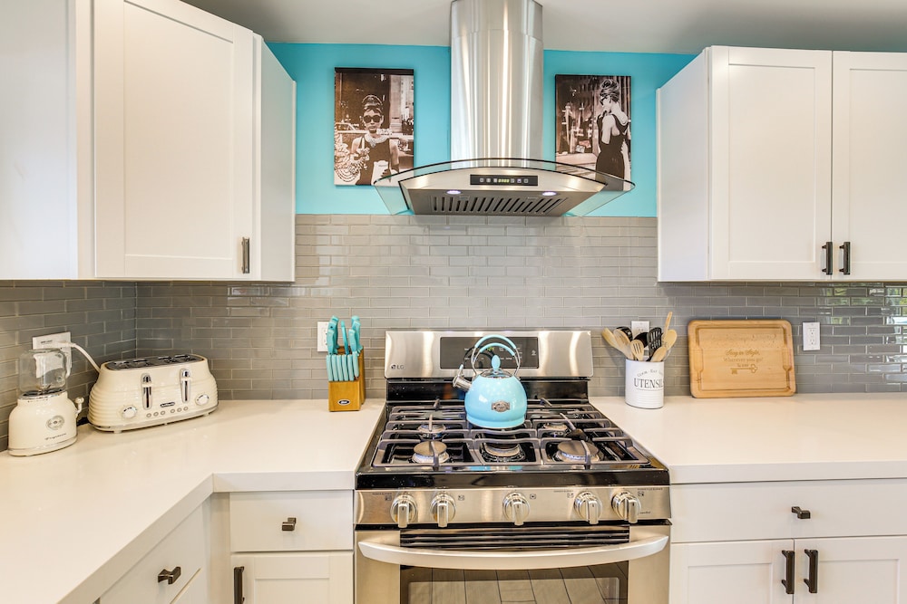 Mtn Views & Outdoor Oasis: Palm Springs Getaway