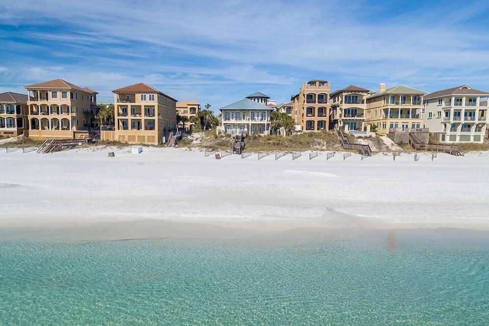 Bella Luna 4 Bedroom Holiday Home by Five Star Properties
