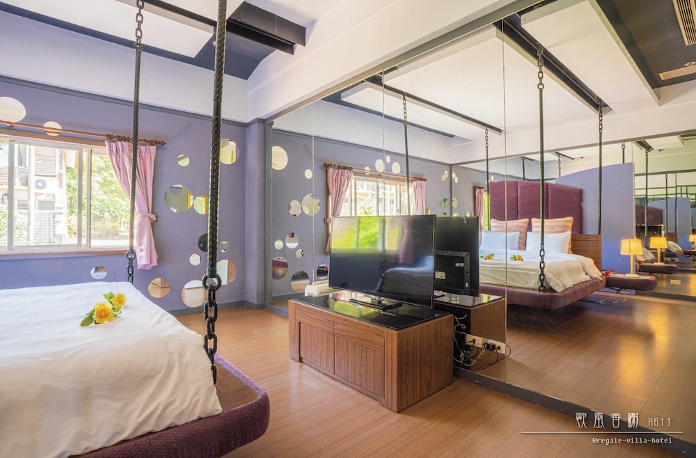 Regale Villa Hotel