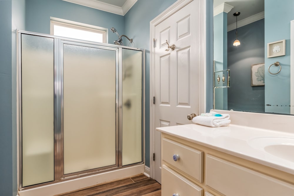 Surf's Up - Beautiful Outdoor Space As Well As A Large Open Floor Plan Perfect For The Whole Gang! 4 Bedroom Home by RedAwning view 5