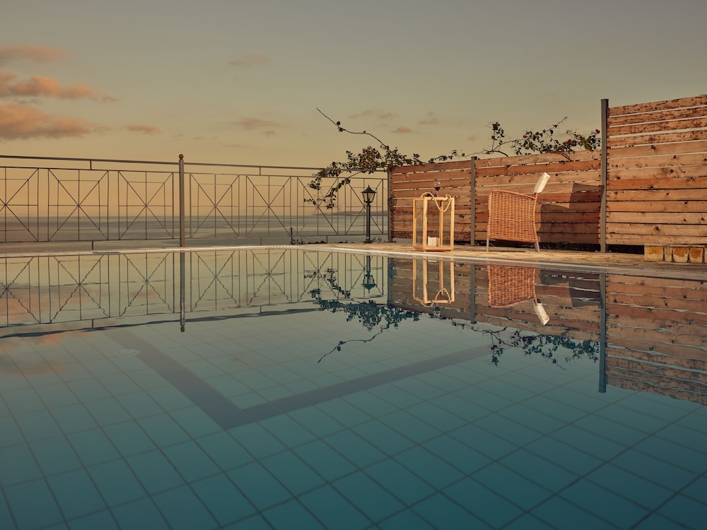 Emerald Villas & Suites