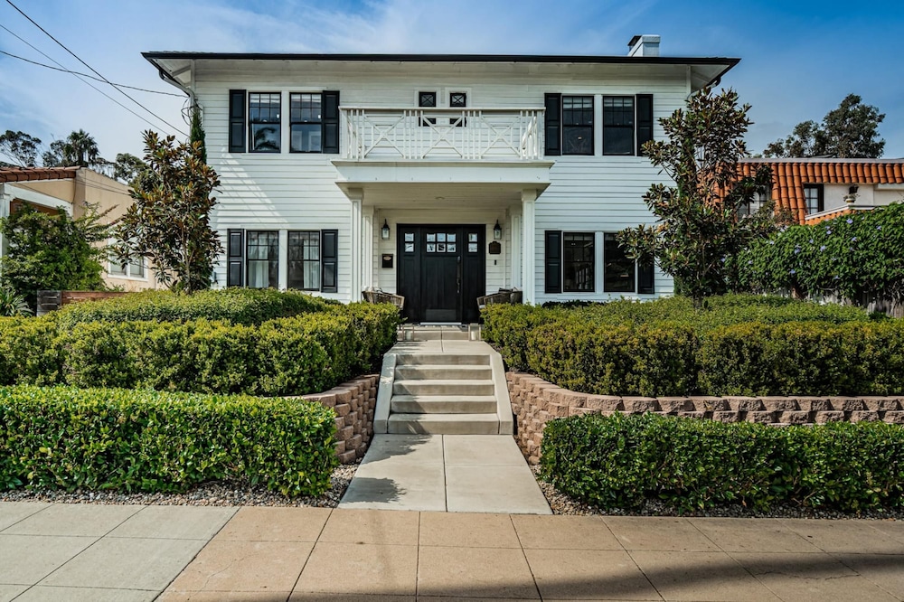 Spacious 5 BR Near Heart of South Park