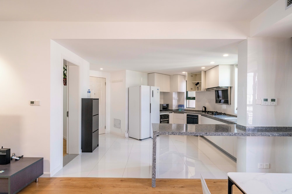 Tyms Spacious 4BR 2BA Apt Xujiahui