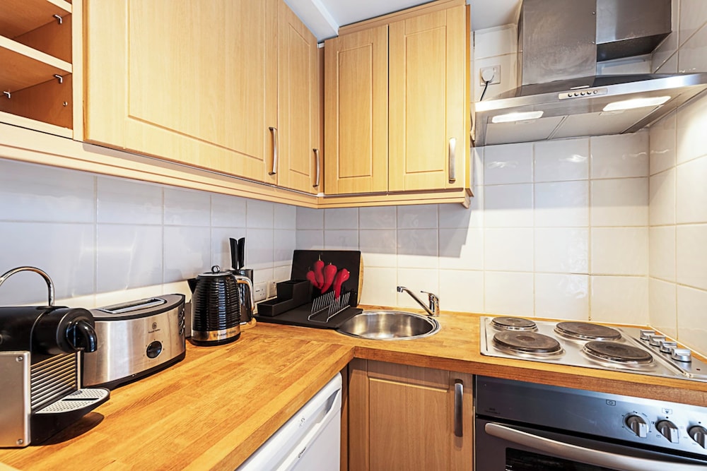 Charming One-bedroom Gem in Earls Court