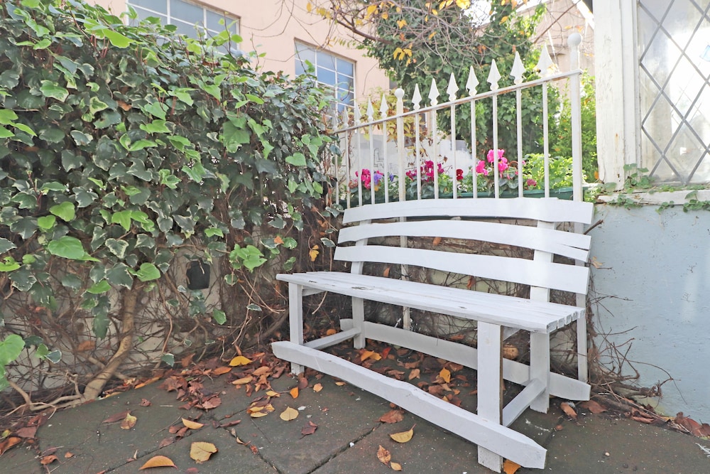 Sunny Cottage | By My Getaways | Free Parking