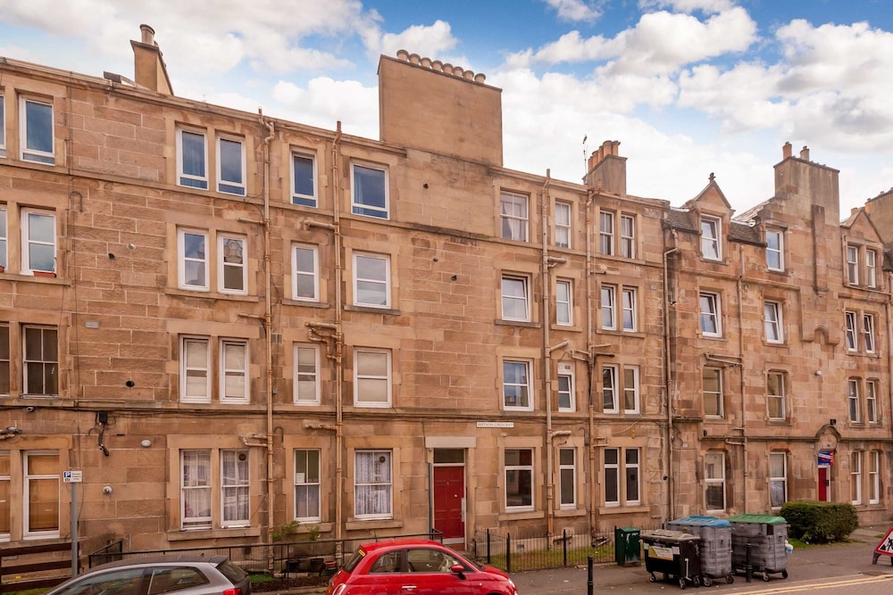 Cosy 1 Bedroom Flat With View of Union Canal view 5