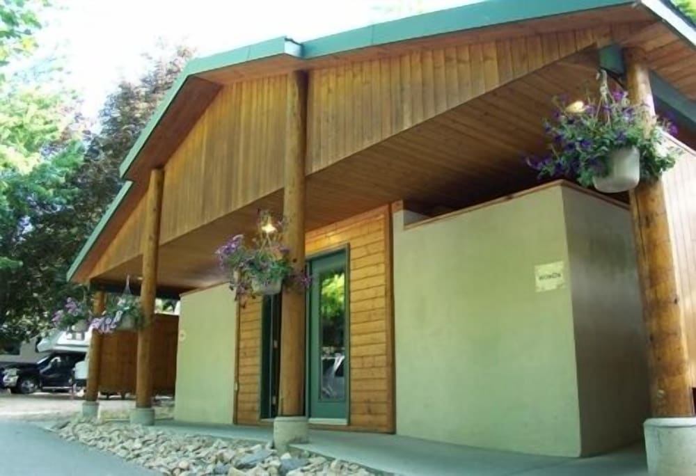 The Lakeside Resort