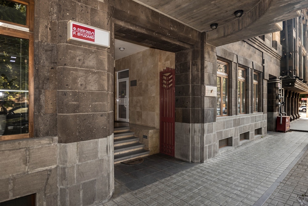 Stay Inn on Buzand 53/55