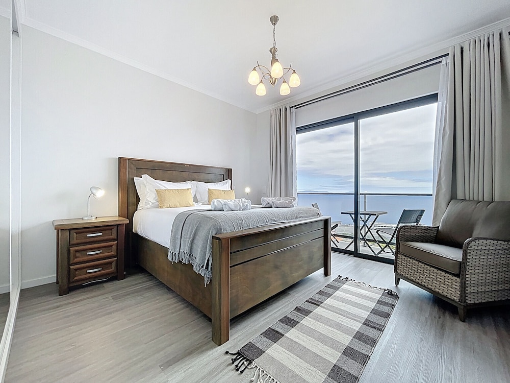 Blue Outlook Retreat by Atlantic Holiday
