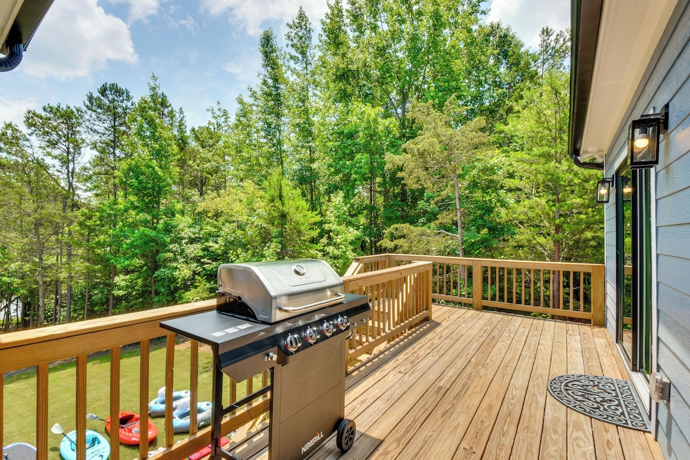 Boat Dock + Lake Hartwell Access: Family Getaway!