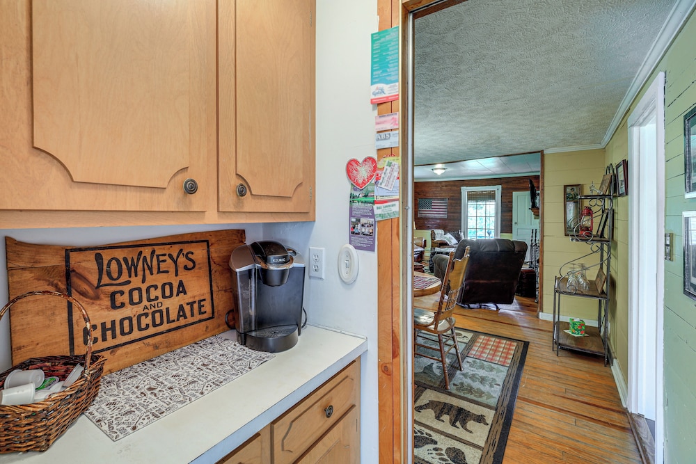 Near Blue Ridge Parkway: Galax Home w/ Mtn Views!