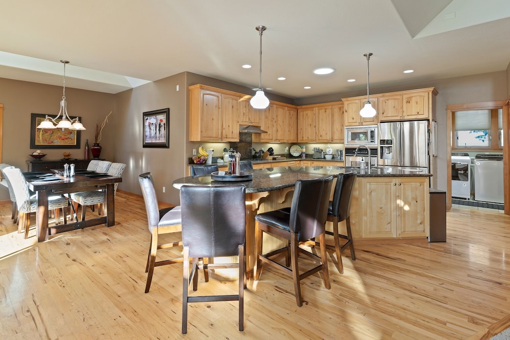 Luna View 3 Bedroom Home by Redawning view 5