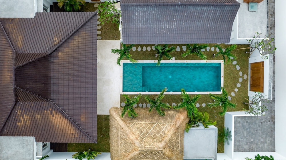 Villa Cyma by Alfred in Bali - New Peaceful 5 BR Villa in the Heart of Seminyak