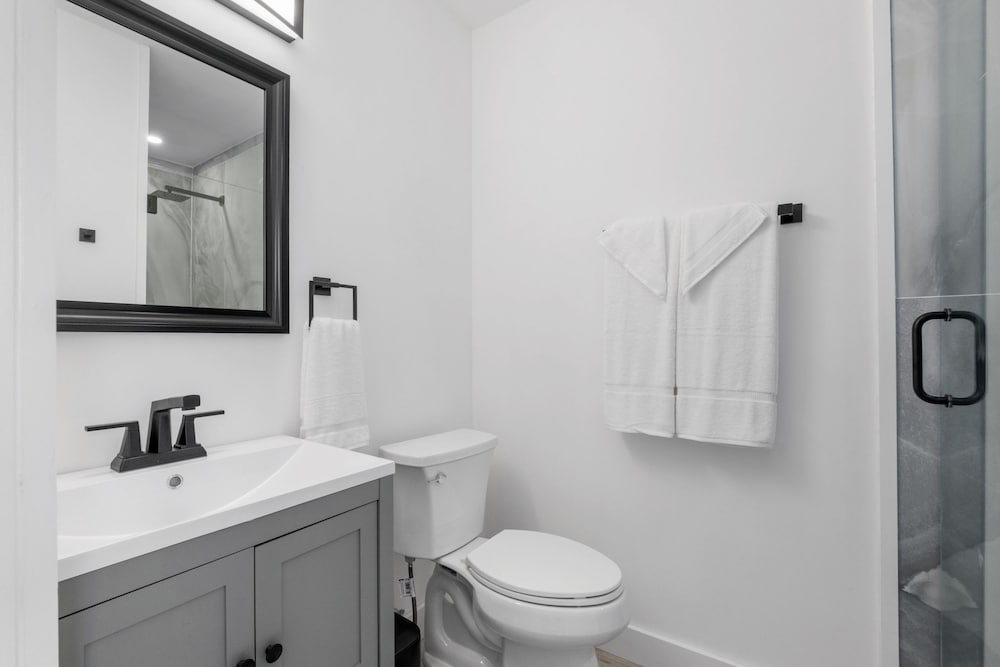 New Luxury 4 Bed Condo Perfect for Winter Rental