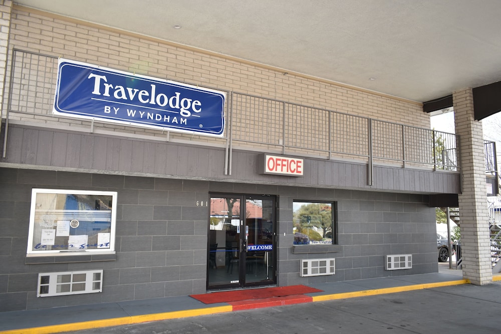 Travelodge by Wyndham Albuquerque East view 4