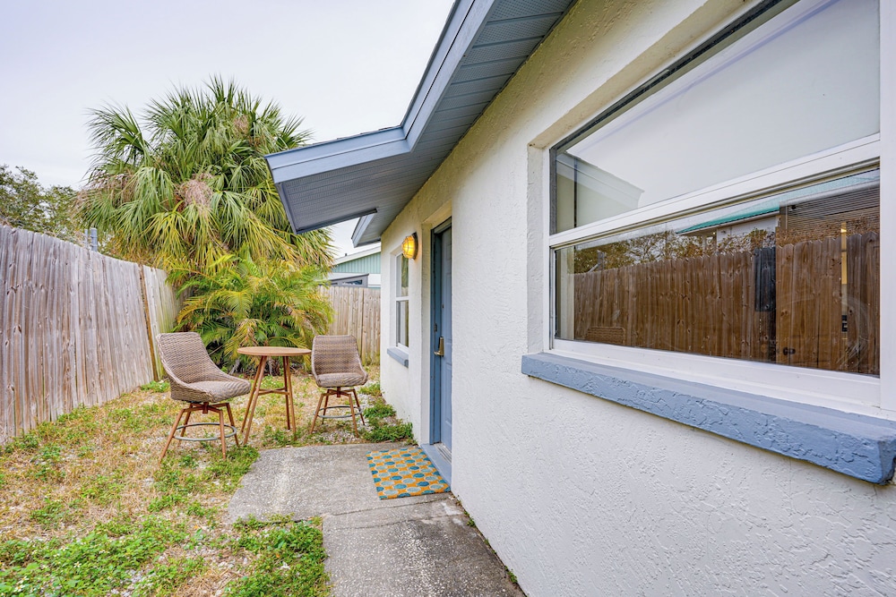 Dtwn Palm Harbor Condo: Walk to Water!
