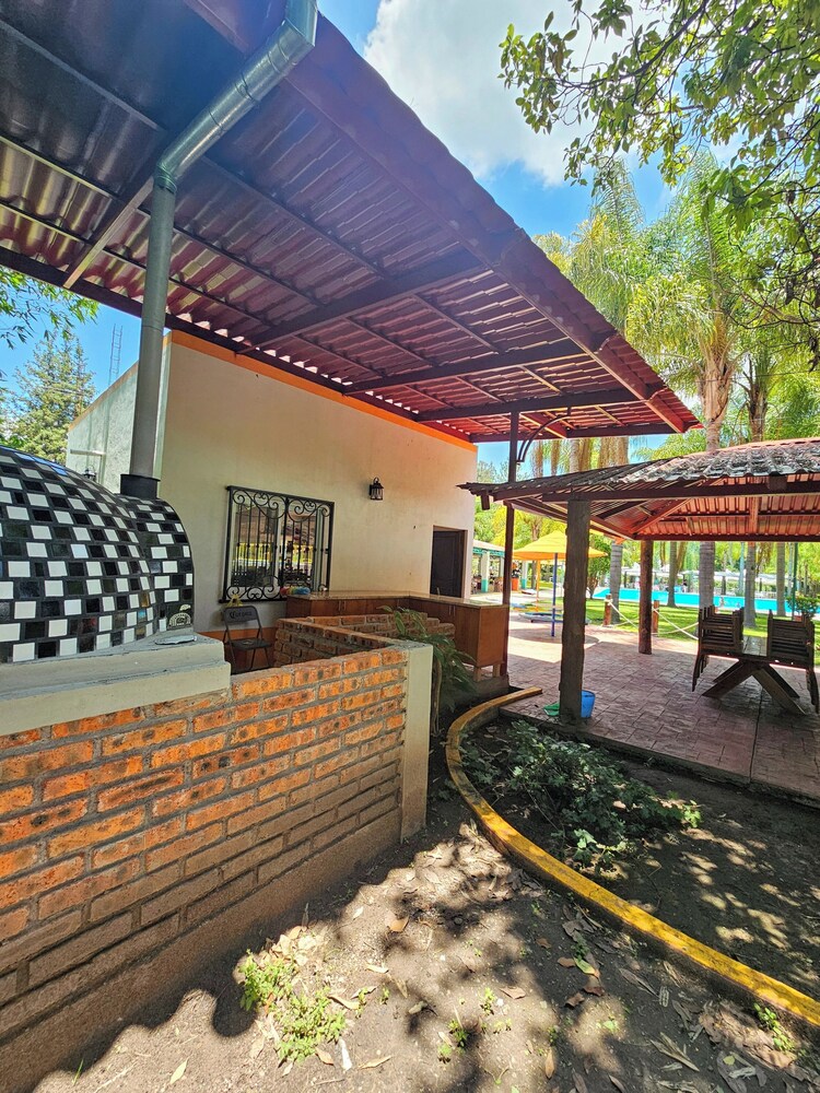 Parque Girasoles Balneario & Cabañas