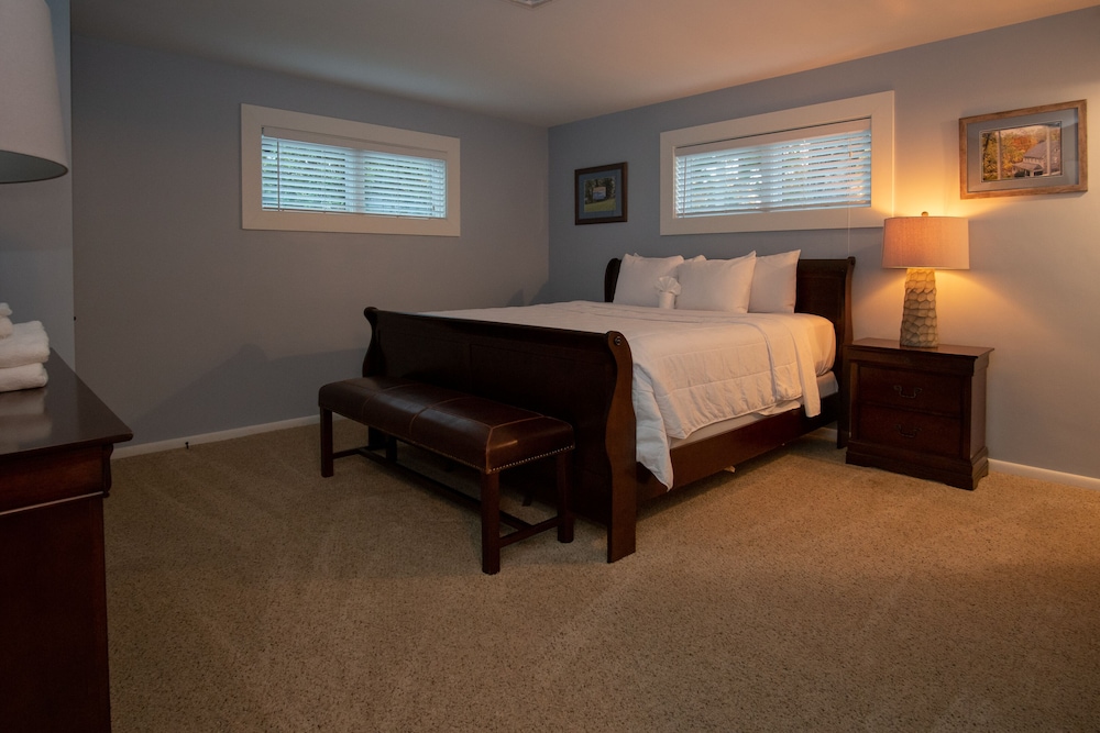Wade Into Life 3 Bedroom Home by RedAwning view 3