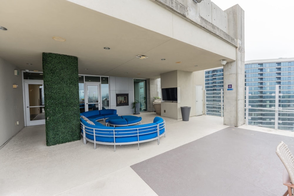 Midtown Luxepad 1b1b Rooftop Lounge Pool Gym Xbox